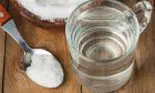Cât de sănătos este să bei apă cu sare pentru detoxifierea organismului? Avantajele și dezavantajele acestui obicei