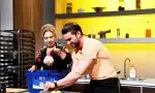 Dorian Popa a venit cu mama sa la emisiunea „Chefi la cuțite': „Una este să fii în bucătăria ta și să nu te vadă nimeni, alta să fii presat de timp'