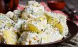 Cum să faci cea mai bună salată de cartofi noi cu muștar? Gustul este de senzație și se prepară ușor