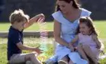 Ce obiecte are Kate Middleton în geantă