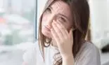 Te deranjează lumina puternică? Uite de ce apare această problemă și cum o poți rezolva rapid