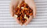 Ce cantitate de nuci ar trebui să consumi zilnic pentru a preveni diabetul de tip 2?