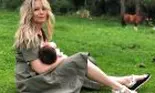 Laura Cosoi, prima vacanță alături de fiica ei. Cum arată vedeta la două luni după ce a adus-o pe lume pe Rita