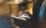 Cât de periculoasă este lumina albastră emisă de ecranul telefonului?