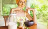 Prepară-ți singură exfoliantul perfect: 3 rețete pentru fiecare tip de piele, cu ingrediente din casă
