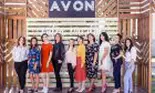 (P) Avon pune satul Valea Părului din Buzău pe harta frumuseții. Peste 400 de femei din sat au fost răsfățate cu coafuri gratuite, ședințe foto profesioniste și cadouri