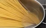 Șapte greșeli pe care le faci atunci când gătești paste