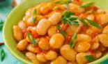 Prima apă în care fierb fasolea sau carnea se aruncă sau nu? Ce ne recomandă bloggerul culinar Laura Laurențiu