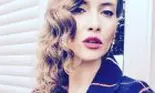 Cum arăta Iulia Albu în copilărie? Vedeta a avut mereu o pasiune pentru modă: „Ca trendsetter, de mică îmi puneam beteala în cap”