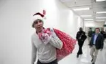 Video-ul săptămânii: Barack Obama, în rol de Moș Crăciun pentru copiii bolnavi