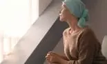 Acestei femei i s-a interzis să intre în cazinou deoarece avea capul acoperit cu o eșarfă. Femeia era o supraviețuitoare a cancerului