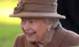 Regina Elisabeta a II-a, obligată să doarmă pe canapeaua servitorilor. Cum a fost posibil?