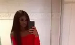 A devenit dependentă de bronz, dar nu solarul este secretul ei. Este incredibil ce face această tânără pentru a arăta așa