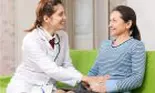 O femeie de 50 de ani a crezut că intră la menopauză, dar când a ajuns la spital medicii i-au dat o veste neașteptată. Ce s-a întâmplat după?
