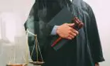 Reacție revoltătoare a unui judecător vizavi de cazul unei femei abuzate sexual: „Te-ai gândit că ai fi putut evita violul ținându-ți…?”