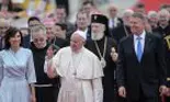 Ce ținută a ales Carmen Iohannis pentru întâlnirea cu Papa Francisc? Uite ce semnificație are culoarea rochiei pentru care a optat