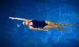 Te poți infecta cu noul coronavirus dacă mergi la piscină?