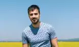 Liviu Teodorescu a împlinit 27 de ani! Imagini cu artistul din copilărie