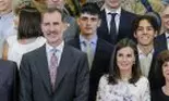 Regina Letizia, într-o rochie roz în valoare de doar 500 de lei!
