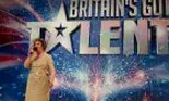 E putred de bogată, dar preferă să trăiască modest. Ce face Susan Boyle cu banii câștigați de când a devenit vedetă