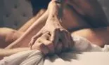 Confesiunea unei cititoare: Ne vedem în continuare… clandestin, discret, cu mâna lui care-mi prinde părul la ceafă forțându-mă să-l privesc în ochi.