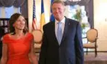 Carmen Iohannis, superbă în roșu la lansarea din New York a volumului „EU.RO – Un dialog deschis despre Europa” scris de Președintele României Klaus Iohannis