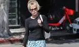 Are o siluetă subțire, dar fața ei este distrusă de operațiile estetice. Cum arată Melanie Griffith la 62 de ani?