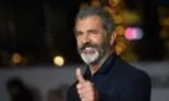 Mel Gibson este de nerecunoscut! A apărut pe stradă desculț!