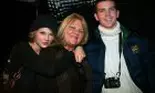 Mama artistei Taylor Swift a fost diagnosticată cu o tumoră cerebrală în timpul chimioterapiei pentru cancerul la sân