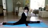 Are 97, stă în cap, face yoga și sare coarda. Fă cunoștință cu americancă Phyllis Sues!