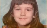 O recunoști? Cine este cântăreața celebră din imagine?