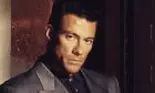 Jean-Claude Van Damme își etalează talentul de dansator, pe o piesă românească celebră!
