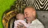S-a născut cu „gură de lup'. Fiica lui Gianluca Vacchi a fost operată, iar acum, la nouă luni, a atras atenția cu o imagine adorabilă