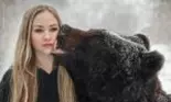 Credeai că e imposibil? Un urs salvat de la circ a devenit animal de companie