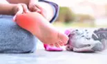 Dureri de călcâi? Iată ce trebuie să știi despre fasciita plantară