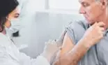 Vaccinarea cu două doze nu protejează suficient împotriva Omicron