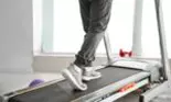 Premieră medicală: un bărbat paralizat poate să meargă din nou datorită unui implant electric