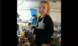 O fetiță din Ucraina a cântat piesa „Let It Go' din Frozen și a devenit virală pe internet. Co-autoarea muzicii din Frozen i-a transmis un mesaj emoționant