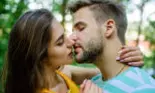 Sărutul este la fel de bun pentru dinți precum periajul