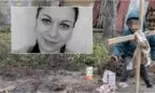 În Ucraina un băiețel duce conserve cu mâncare la mormântul mamei sale