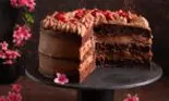 Tort cu cremă de ciocolată și vișine
