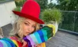 Delia, în costum de baie, în ipostaze sexy. Imagini neașteptate cu cântăreața în vârstă de 40 de ani