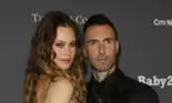 Adam Levine, solistul trupei Maroon 5, acuzat că și-a înșelat soția însărcinată. Amanta, un fotomodel de 23 de ani, face primele declarații