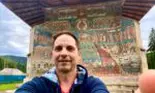 Dan Negru: „Dacă-i respectăm pe cei care stau la coadă la Catedrala Westminster, să nu-i mai ironizăm pe cei care stau la coadă la Catedrala Iașiului'