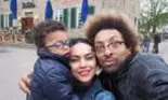 Leon, băiețelul lui Kamara, nu merge încă la școală. Cum se descurcă micuțul, care suferă de o formă gravă de paralizie: „Nu poate momentan să scrie, nu poate să țină pixul'