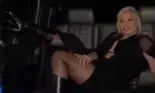 Loredana Groza, dans lasciv într-o limuzină. A purtat o rochie neagră, foarte decoltată și crăpată pe picior