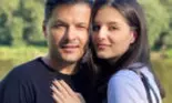 Cu ce se ocupă Carmina, fiica lui Liviu Vârciu: „Sper să fiu cât mai repede pe picioarele mele'. Așa face bani tânăra