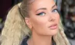 Delia s-a pozat într-un costum de baie minuscul. Artista și-a lăsat la vedere părțile intime