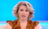 Ce melodie a lansat Mirela Vaida. Prezentatoarea apare în costum popular: „Când am compus melodia și versurile, m-am revăzut copil, acasă, fără griji'