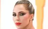 Lady Gaga, apariție spectaculoasă pe scena Premiilor Oscar 2023. A renunțat complet la machiaj și rochia inedită